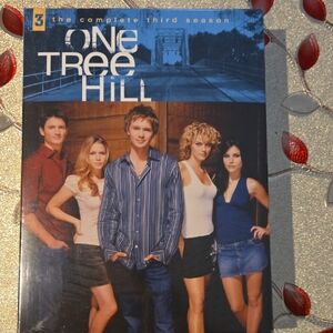 One Tree Hill Season 3 DVD Box Set - Blue and White Cover